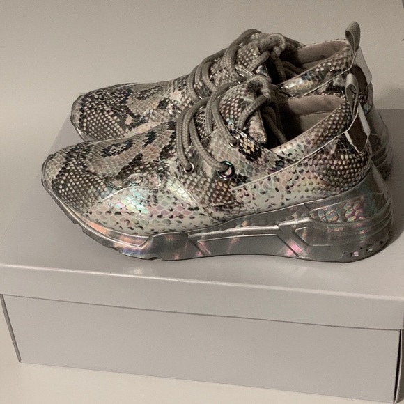 steve madden cliff sneakers silver